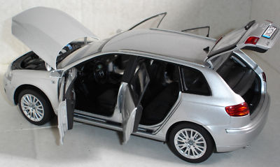 1:18 Scale Dealer Edition Diecast Model Car 🚗💎
