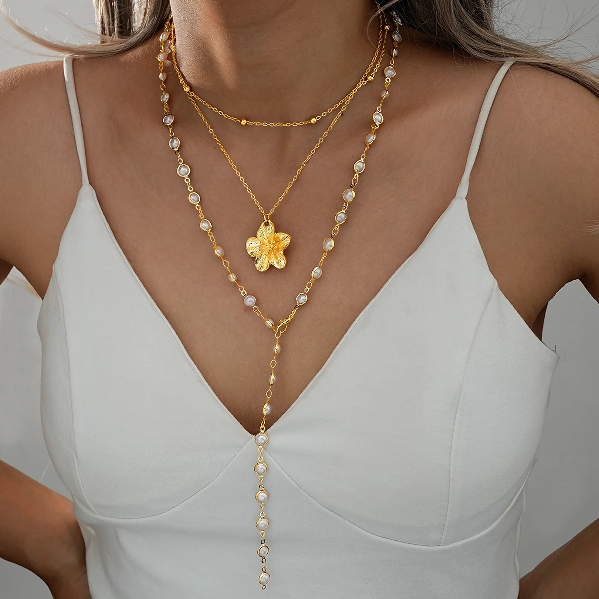 3 Pcs Elegant Flower Pendant Necklaces Set for Women Vintage Simple Pearl Bead Chain Necklaces Fashion Daily Party Jewelry Gifts
