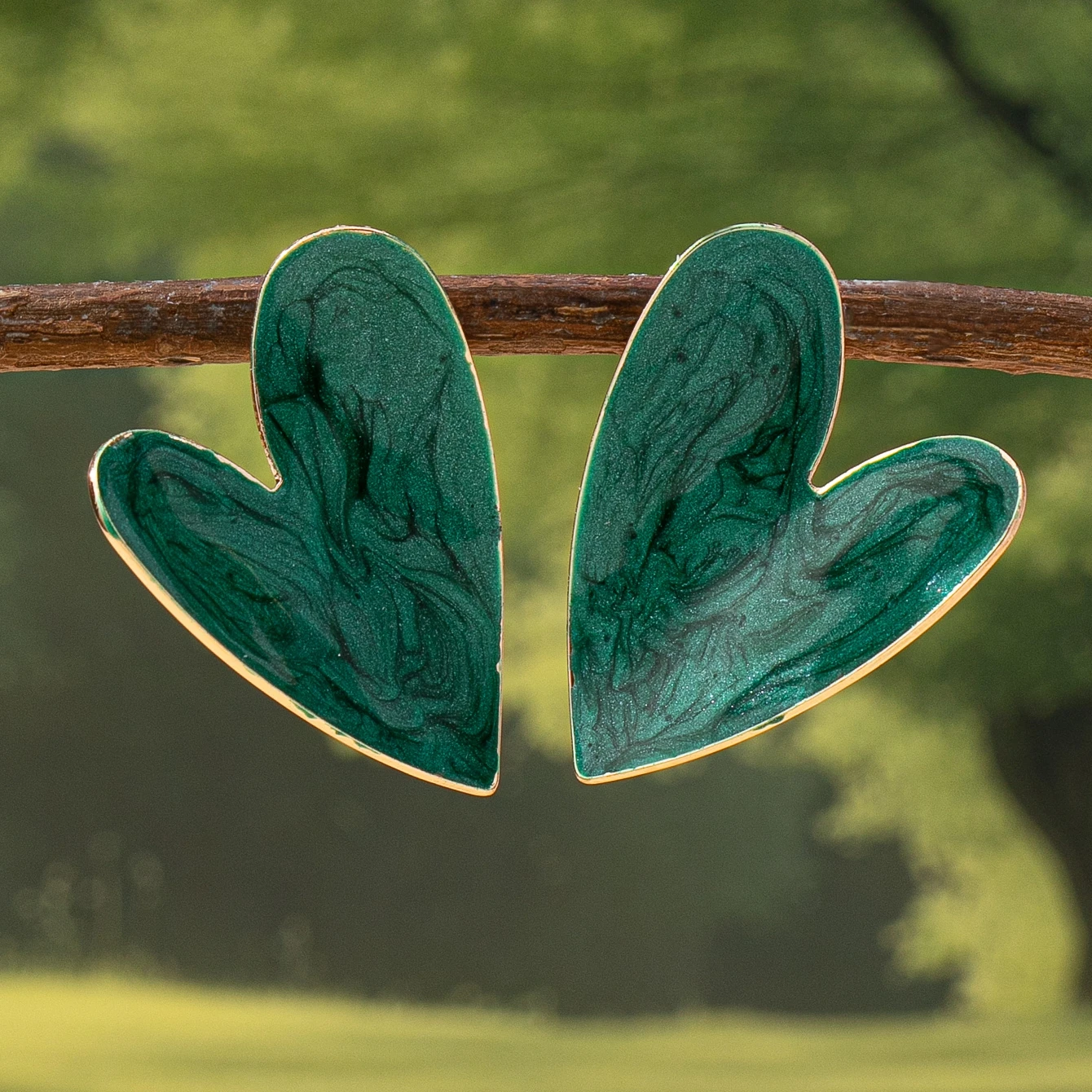 A Pair of Women's Earrings, Smooth Irregular Heart-Shaped Earrings, Suitable for Everyday Wear and Vacation Wear
