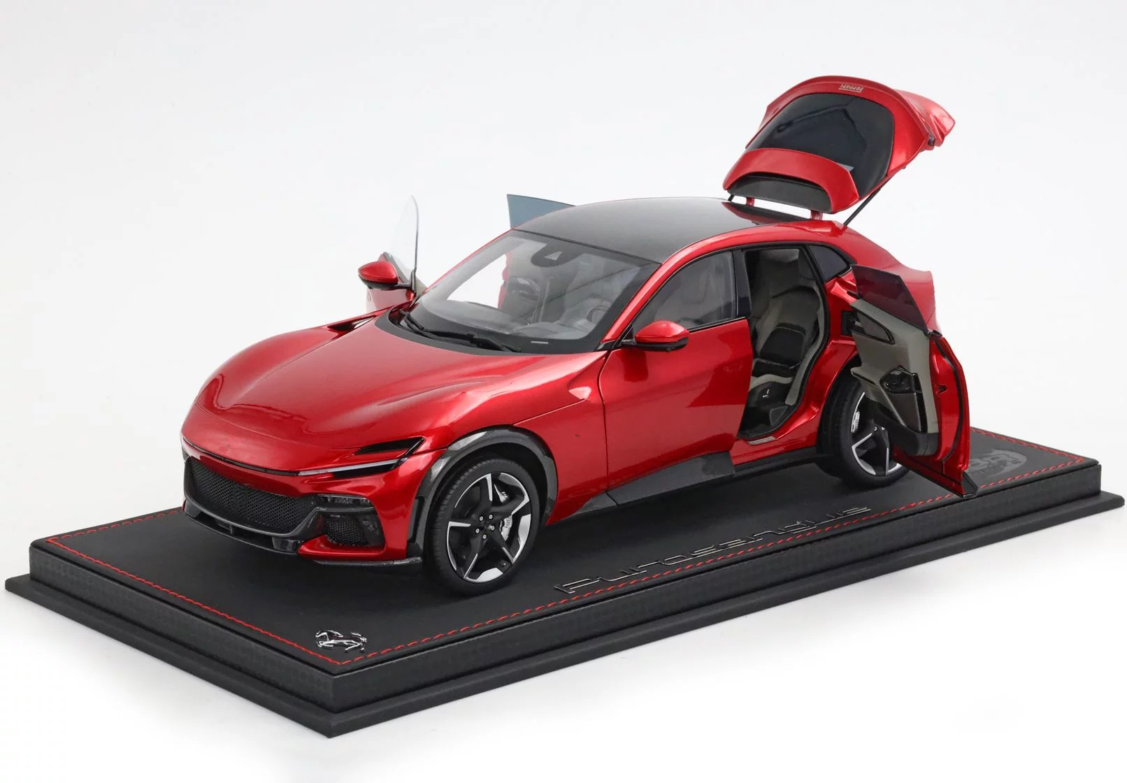 🏎️ Italian SUV Masterpiece — Captured at 1:18 Scale