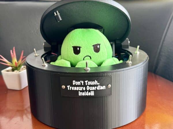 Treasure Guardian Useless Box 🐙🔒