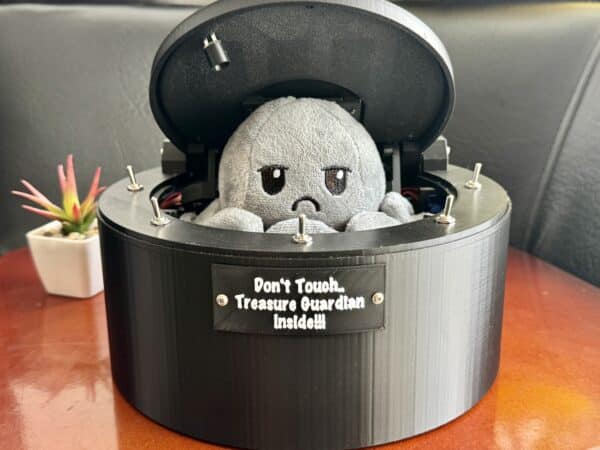 Treasure Guardian Useless Box 🐙🔒