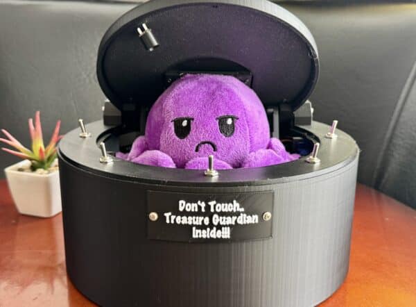 Treasure Guardian Useless Box 🐙🔒