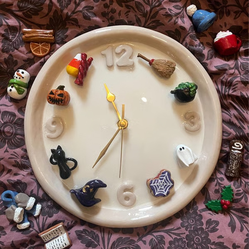 Seasonal Swap Magnetic Wall Clock 🕒🍂