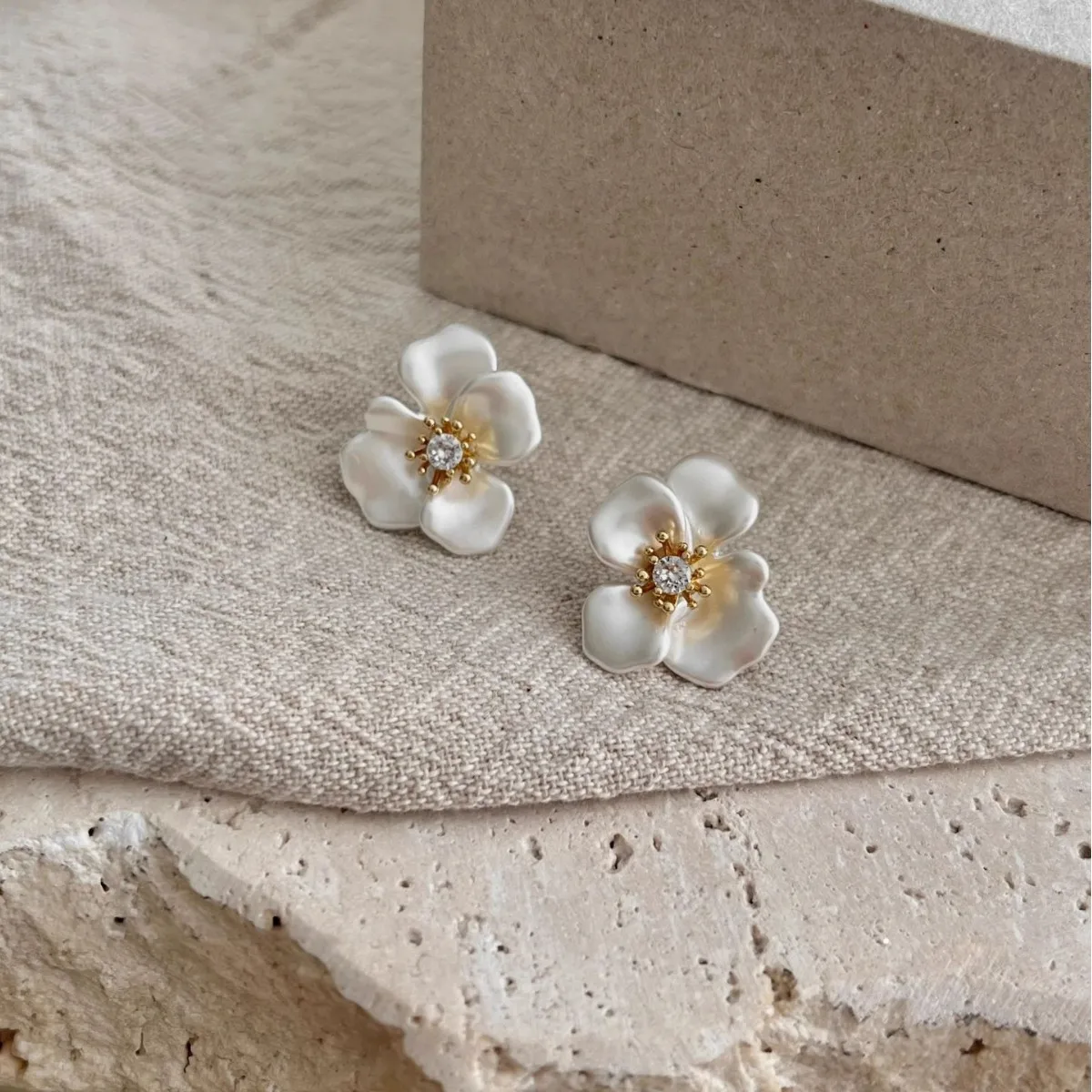 New 925 Sterling Silver Drop Earrings Golden Flower Petal Pearl Elegant For Women Girl Gift Jewelry Dropshipping Wholesale