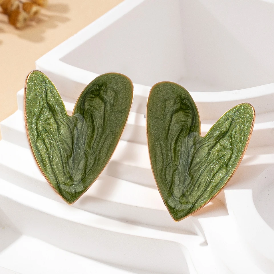 A Pair of Women's Earrings, Smooth Irregular Heart-Shaped Earrings, Suitable for Everyday Wear and Vacation Wear