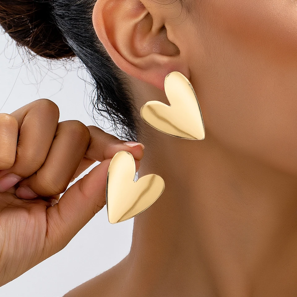 A Pair of Women's Earrings, Smooth Irregular Heart-Shaped Earrings, Suitable for Everyday Wear and Vacation Wear