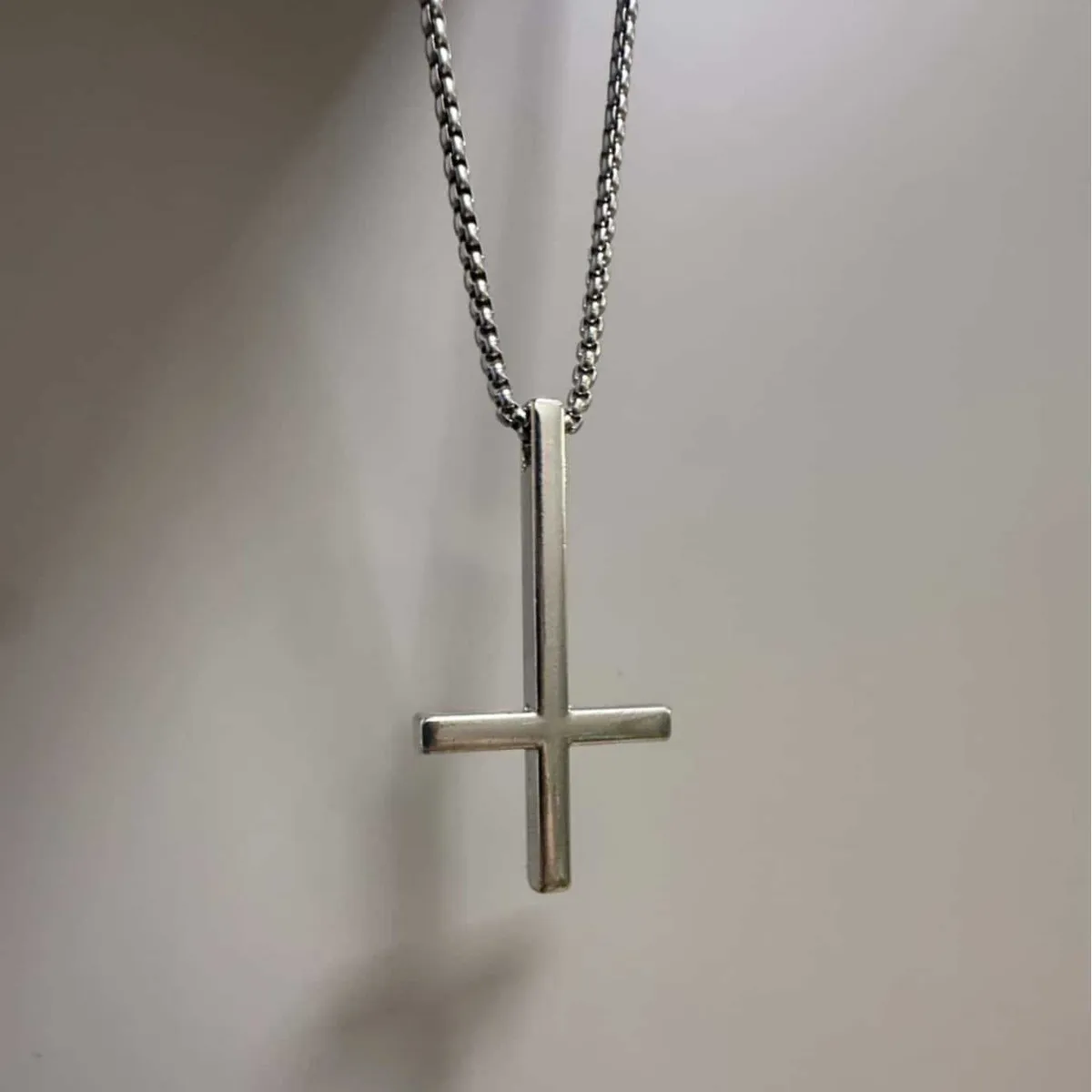 Hip Hop Punk Stainless Steel Inverted Cross Pendant Necklace for Men Women Men Trendy Personality Collar Chain Jewelry Gifts