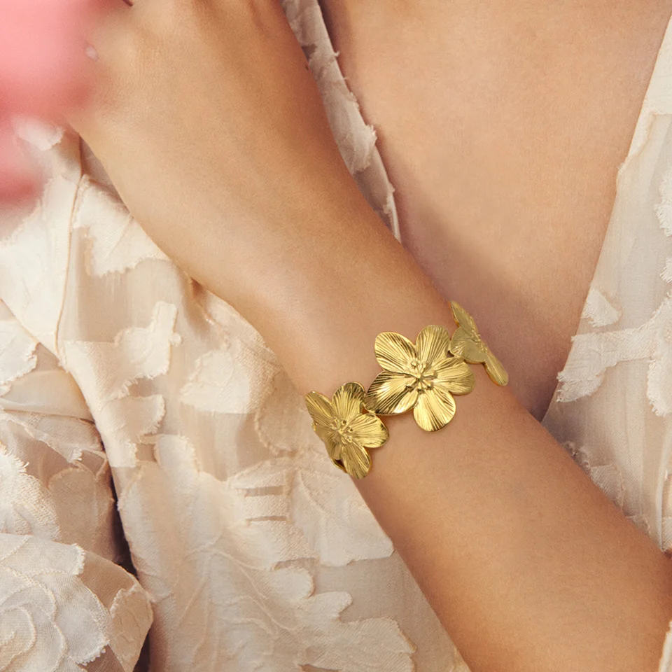 Teamer Fashion Big Flowers Cuff Bracelet for Women Stainless Steel Gold Color Bangle Bohemian Jewelry Wedding Gift