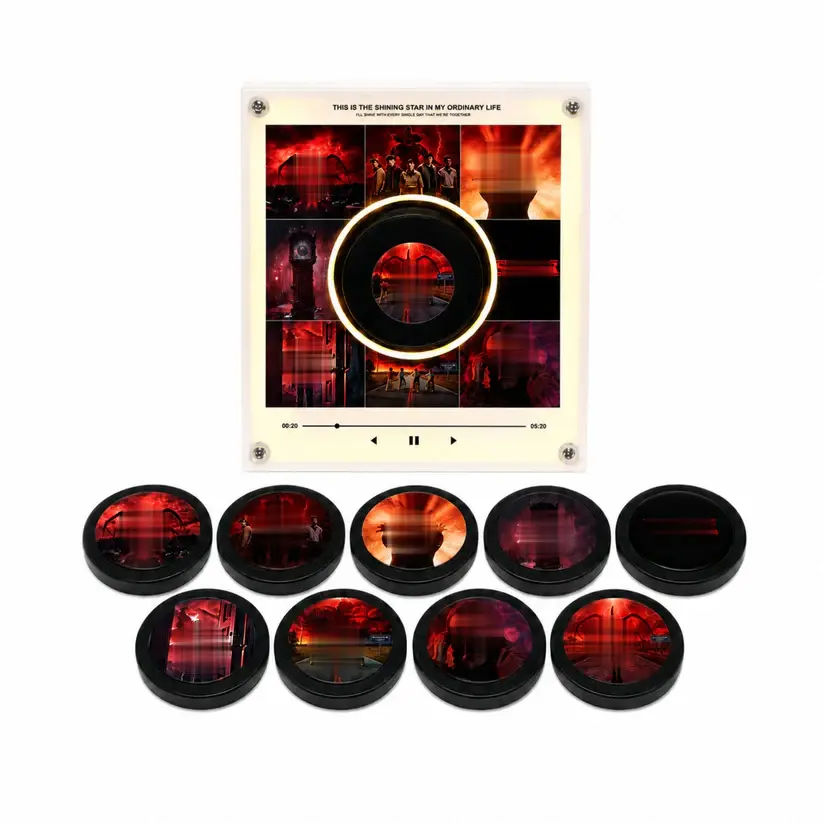 🖤 Retro Magnetic Rotating Record Player Decor Aesthetic acrylic frame ornament with swap‑able art discs — build your moody dark‑toned desktop vibe. 🎵🖤  Tired of boring, repetitive desk decorations? This is far more than an ordinary desktop ornament. In