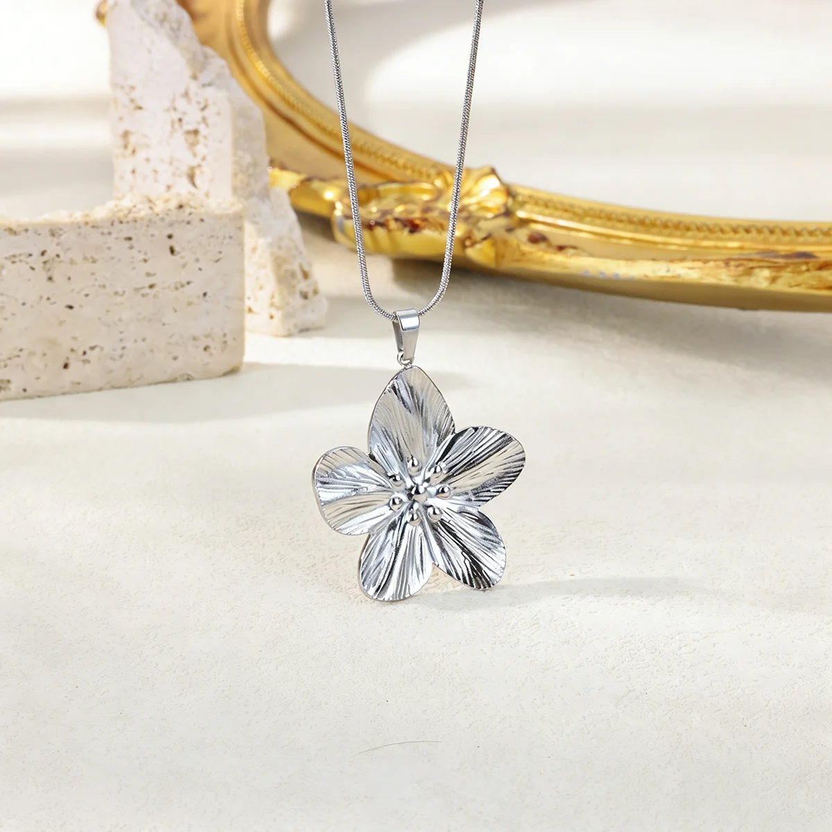 Stainless Steel Geometric Necklace For Women Fashion Sun Sunflower Pendant Clavicle Chain Aesthetic Jewelry Accessories Femme