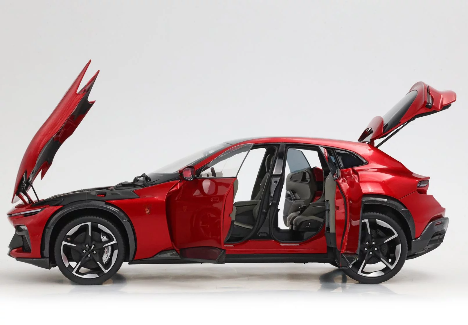 🏎️ Italian SUV Masterpiece — Captured at 1:18 Scale