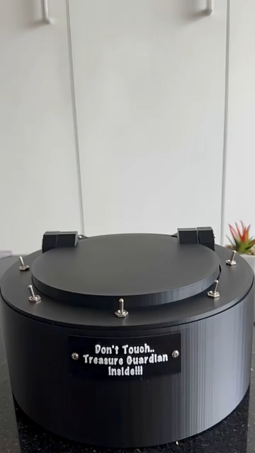 Treasure Guardian Useless Box 🐙🔒