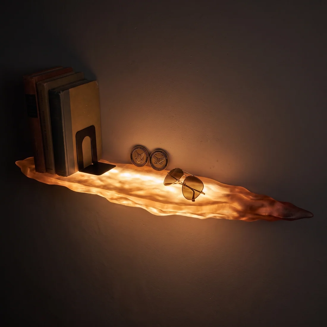 ✈️ Glowing Wall Mount – Floating Light Trail Display
