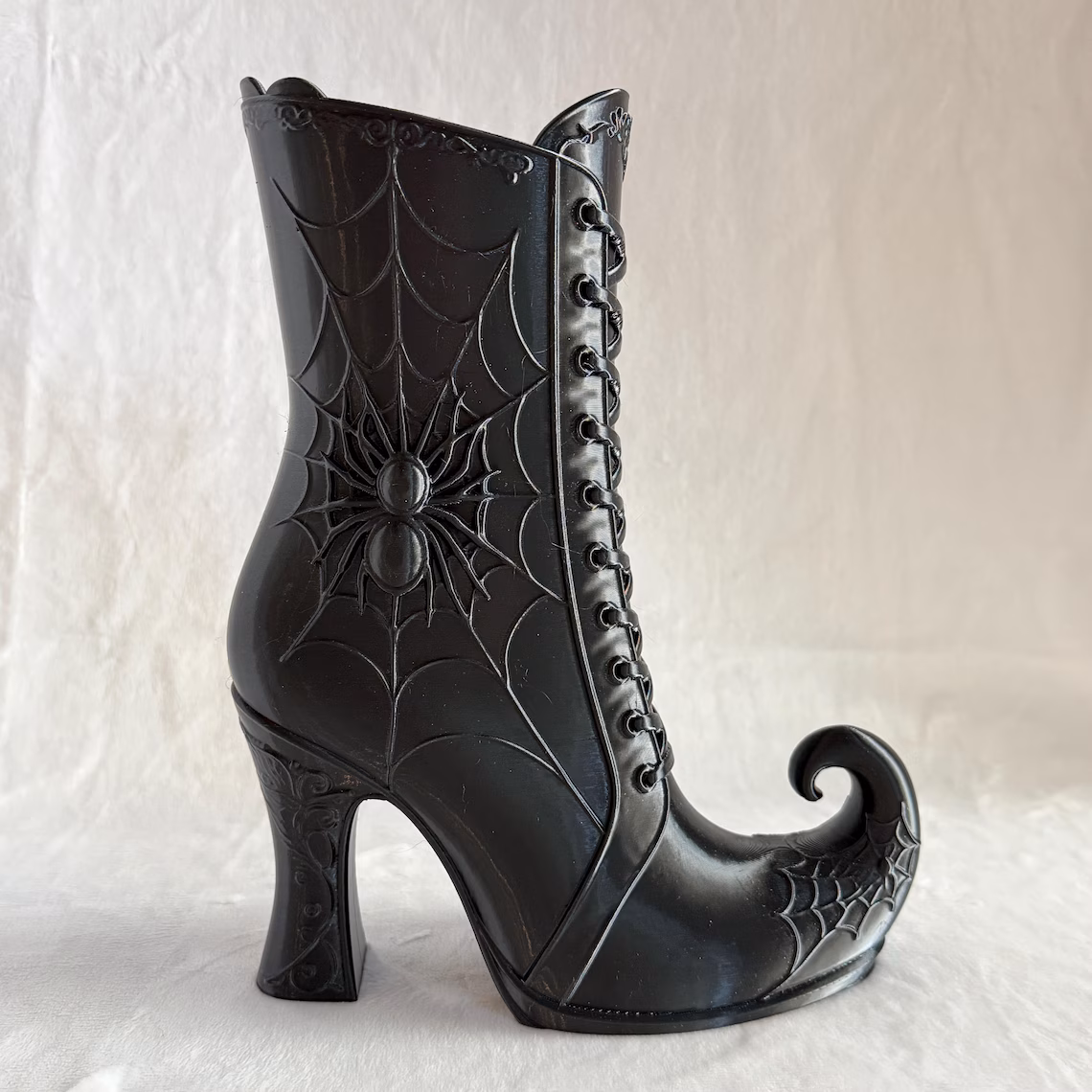 3D Printed Witch Boot Vase – Spooky Elegance for Your Halloween Display 🕷️🥾✨