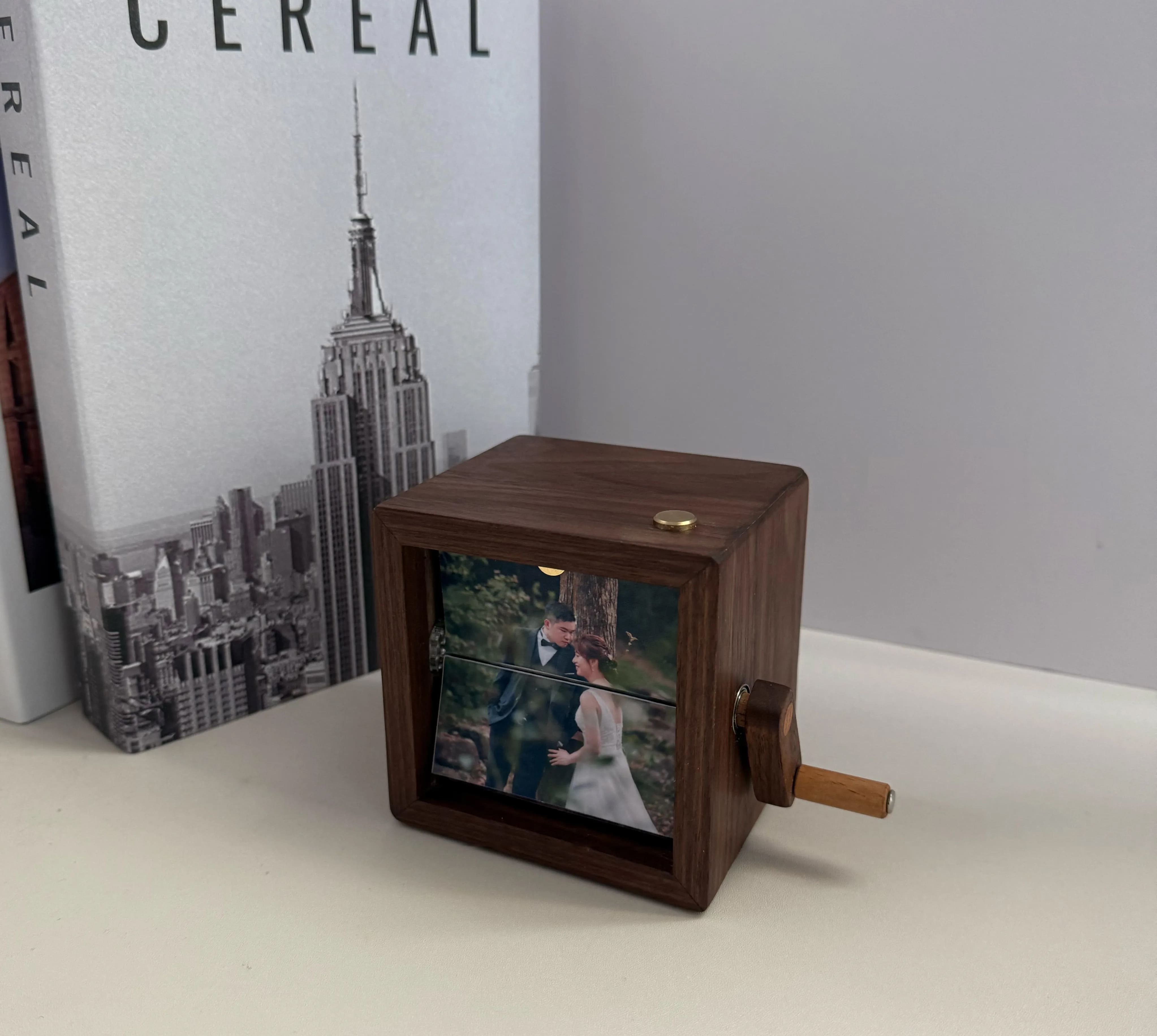 🎬🎥照片客製機械手搖動態相冊，寵物/寶寶/情侶/寫真/全家福等都可以來圖客製~