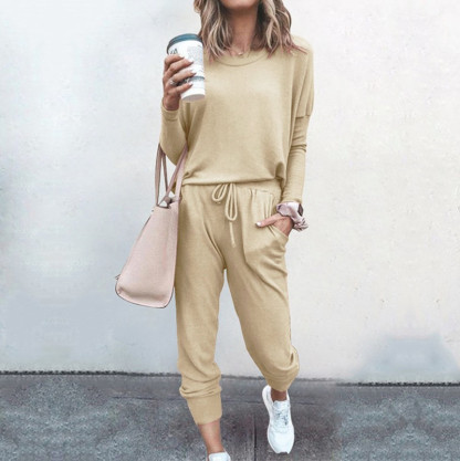 Women's loose and comfortable suit with long sleeves and trousers