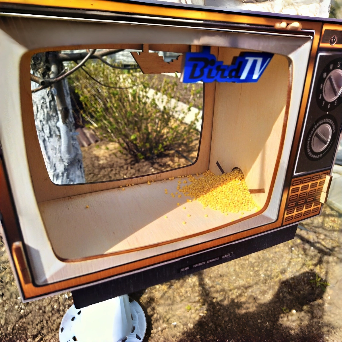 Vintage TV-Shaped Wooden Bird Feeder