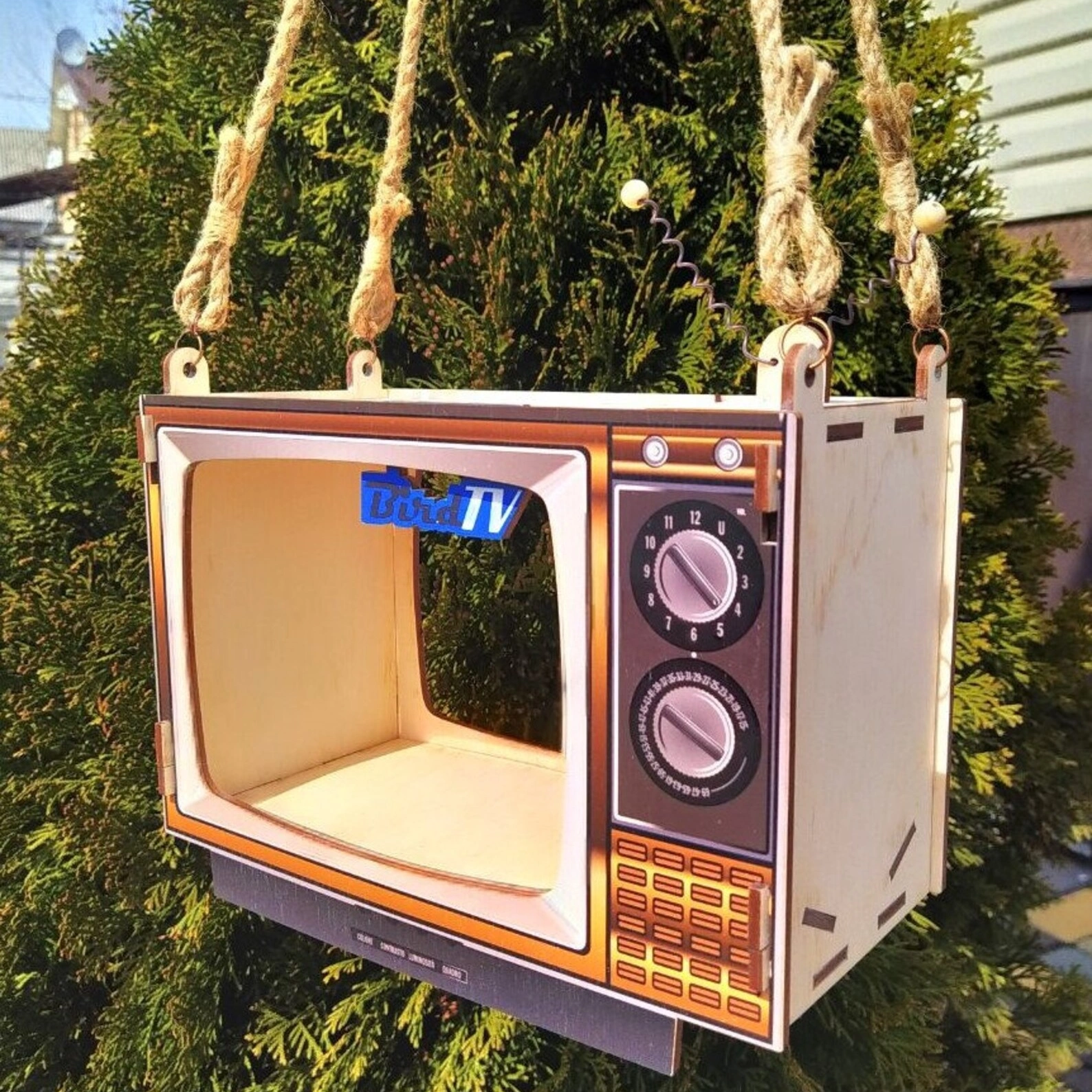 Vintage TV-Shaped Wooden Bird Feeder