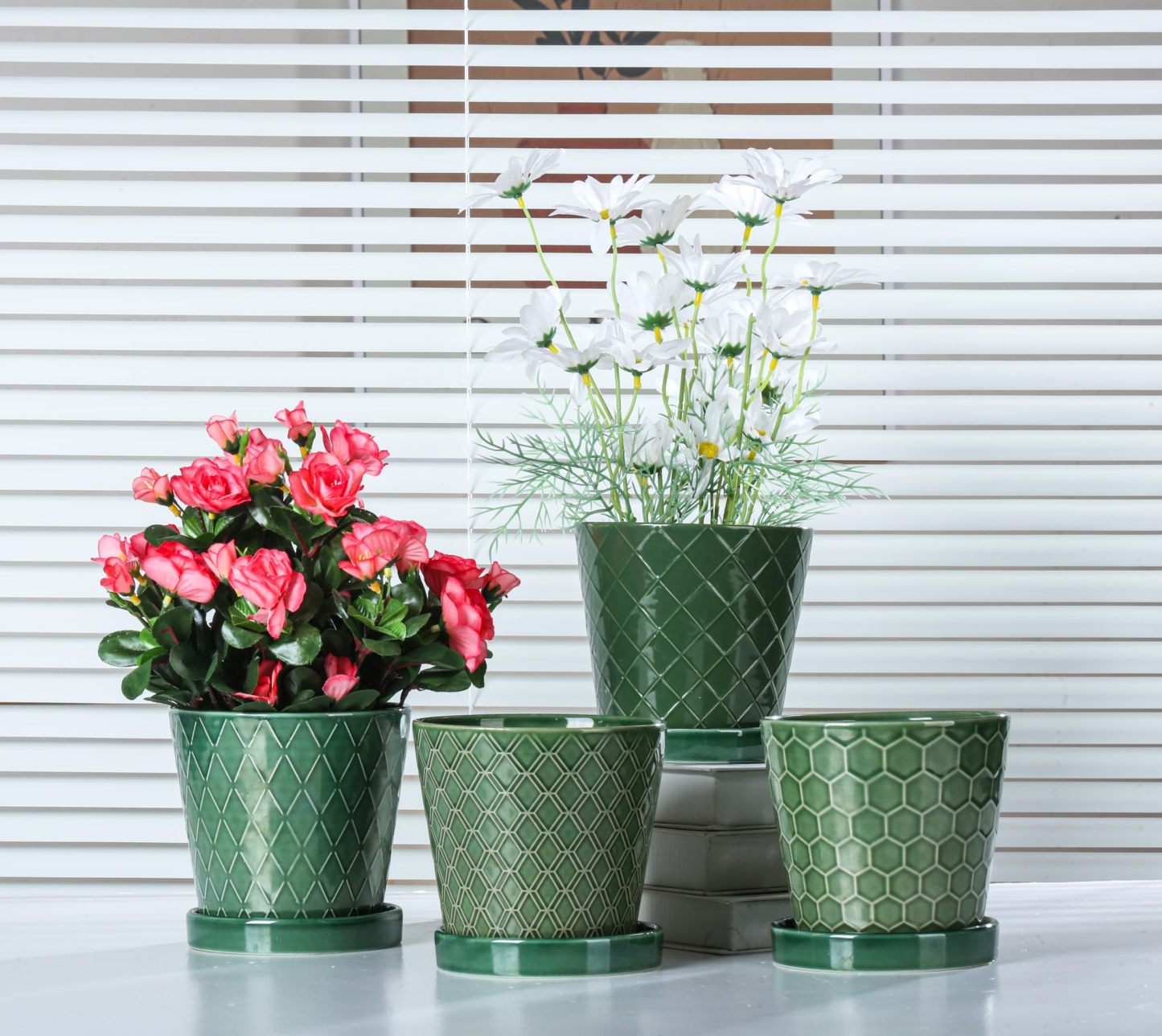 Set of 4 Ceramic Plant Pots, 5 Inch Indoor Flower Planters with Drainage Hole & Matching Tray, Decorative Plant Pots for Home Desktop Office Windowsill, Plants Not Included