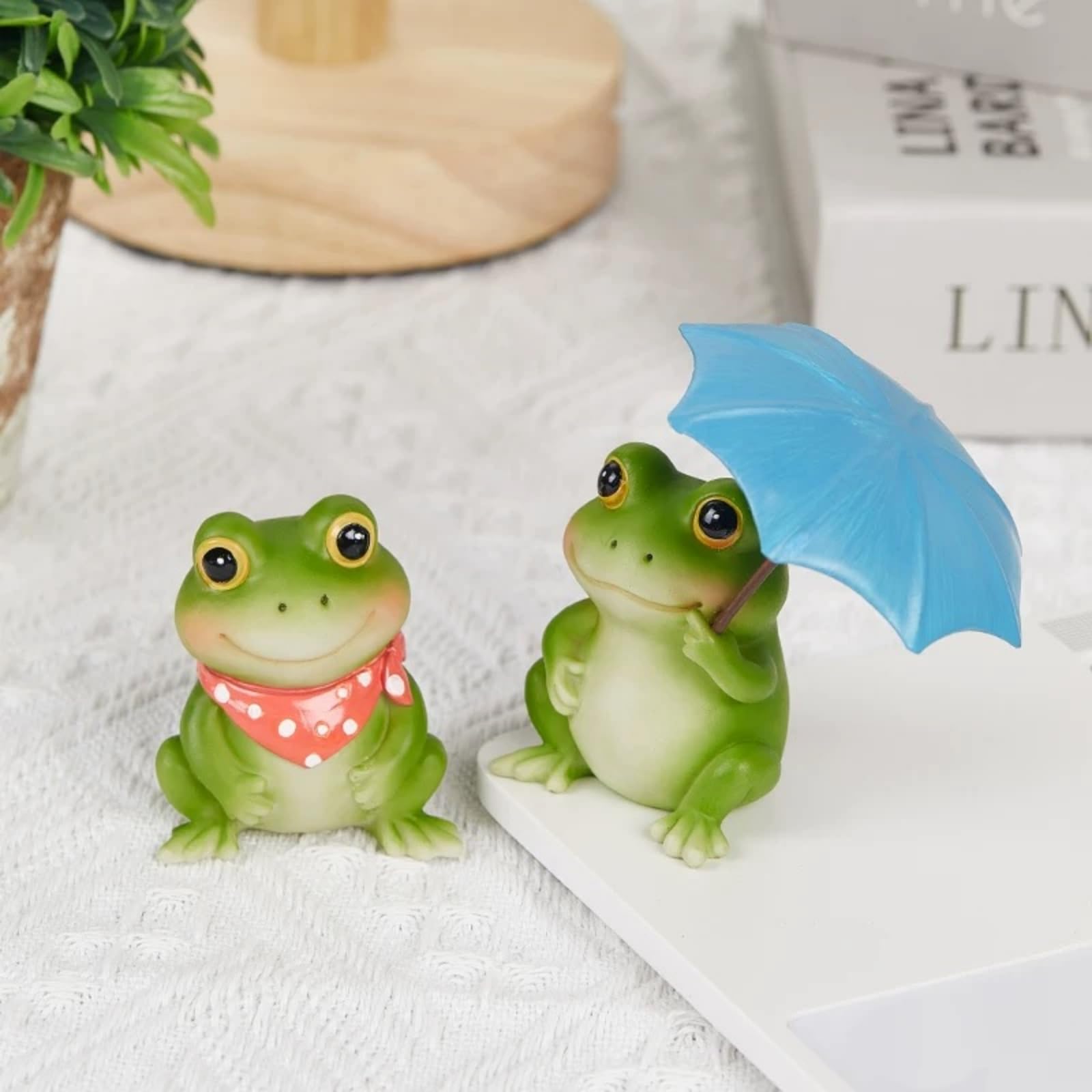 Set of 2 Umbrella Frog Figurines, Mini Fairy Garden Statues, Indoor & Outdoor Decor for Home Yard Lawn Patio