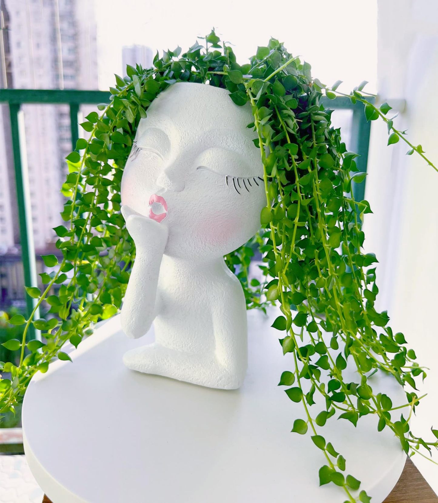 Handmade Face Planter Pot, Standing Air Kiss Head Planter for Trailing Plants & Succulents, Resin Funny Face Planter with Anti-Friction Pads, White 1 Pack
