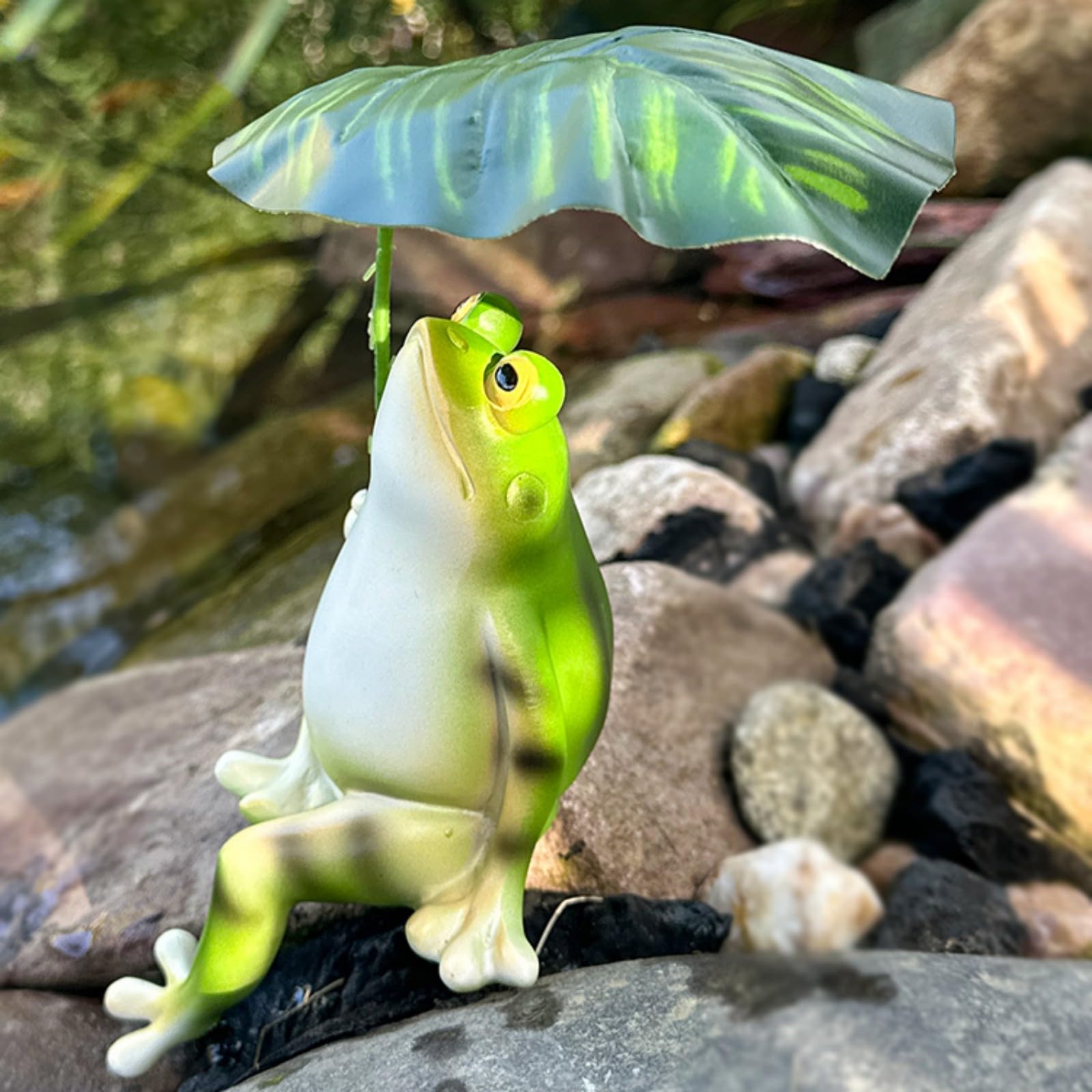 Resin Frog Statue Garden Decor, Lifelike Green Frog Figurine Ornament for Yard Lawn Patio Outdoor Decoration
