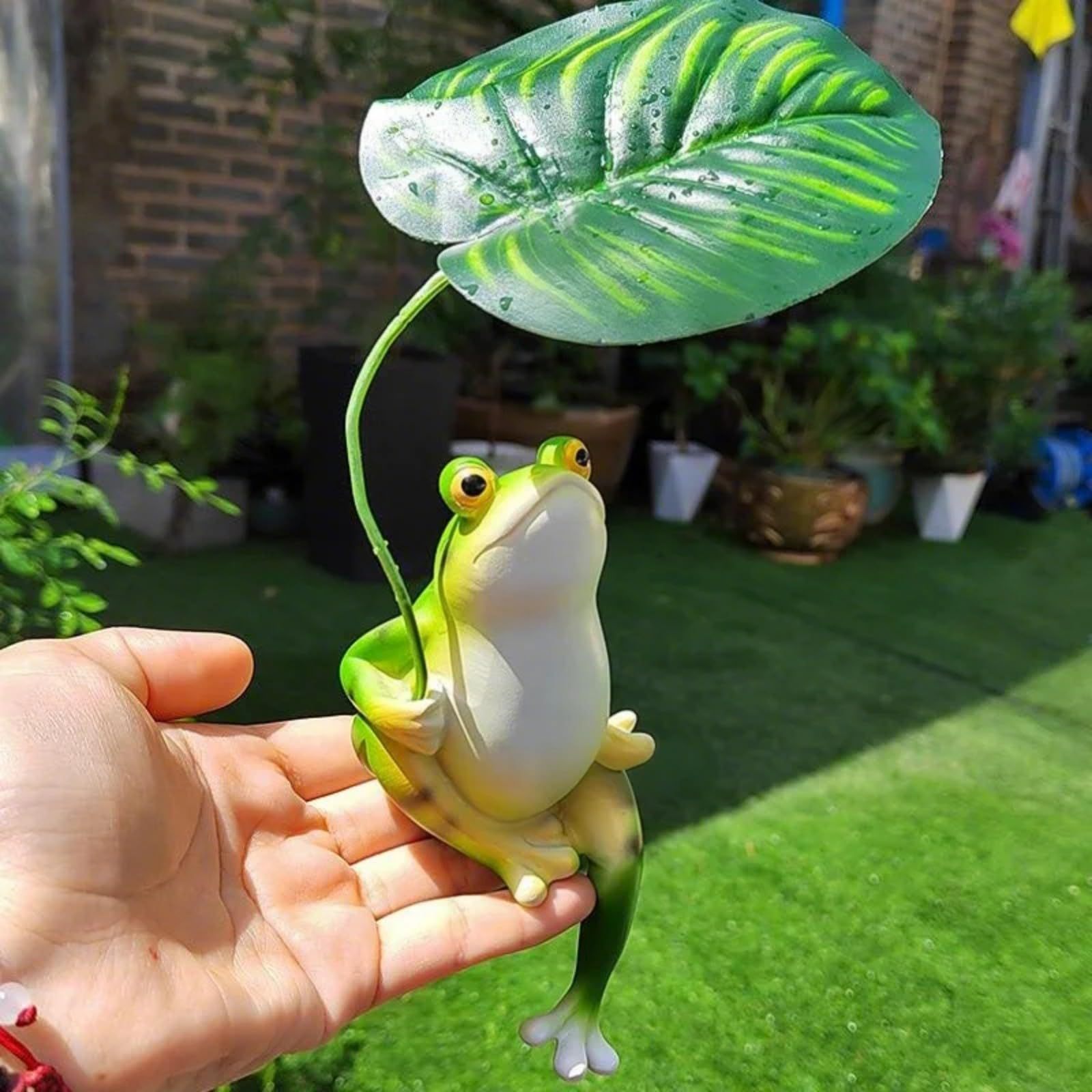 Resin Frog Statue Garden Decor, Lifelike Green Frog Figurine Ornament for Yard Lawn Patio Outdoor Decoration