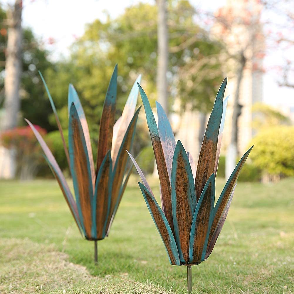 2 Pcs Rustic Tequila Metal Agave Sculpture, Hand Painted Outdoor Garden Stake Ornament, DIY Yard & Lawn Home Decor Figurines