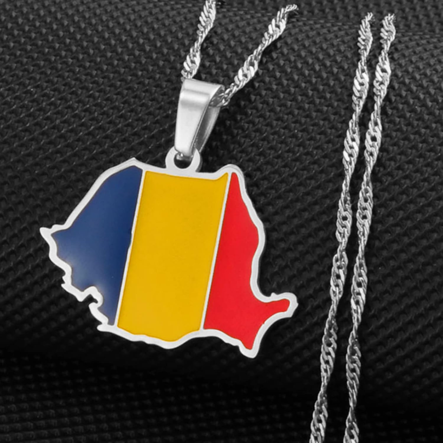🌟 Combinația dintre suflet și modă! Colier cu pandantiv Harta României – Un design de steag pentru mândria națională 🌟
