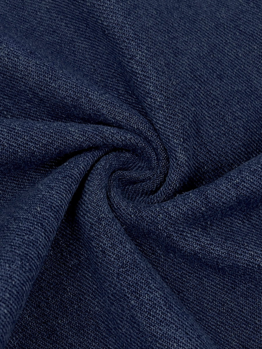 High-waisted, unbuttoned, geometric hollow-pocket jeans with split-seam detailing.