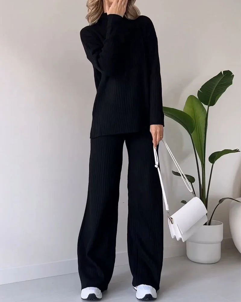 Stylish two-piece set with a slit for effortless casual style