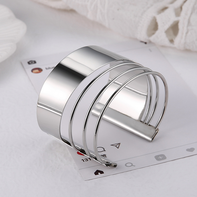 1-piece Multi-layered Metal Polished Bracelet