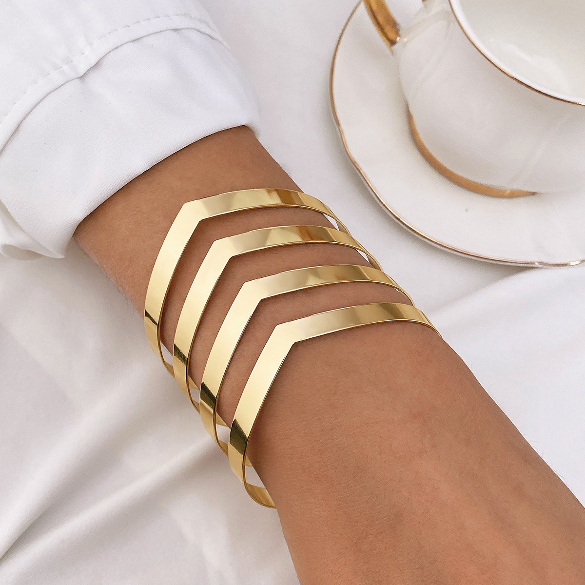 1-piece Multi-layered Metal Polished Bracelet