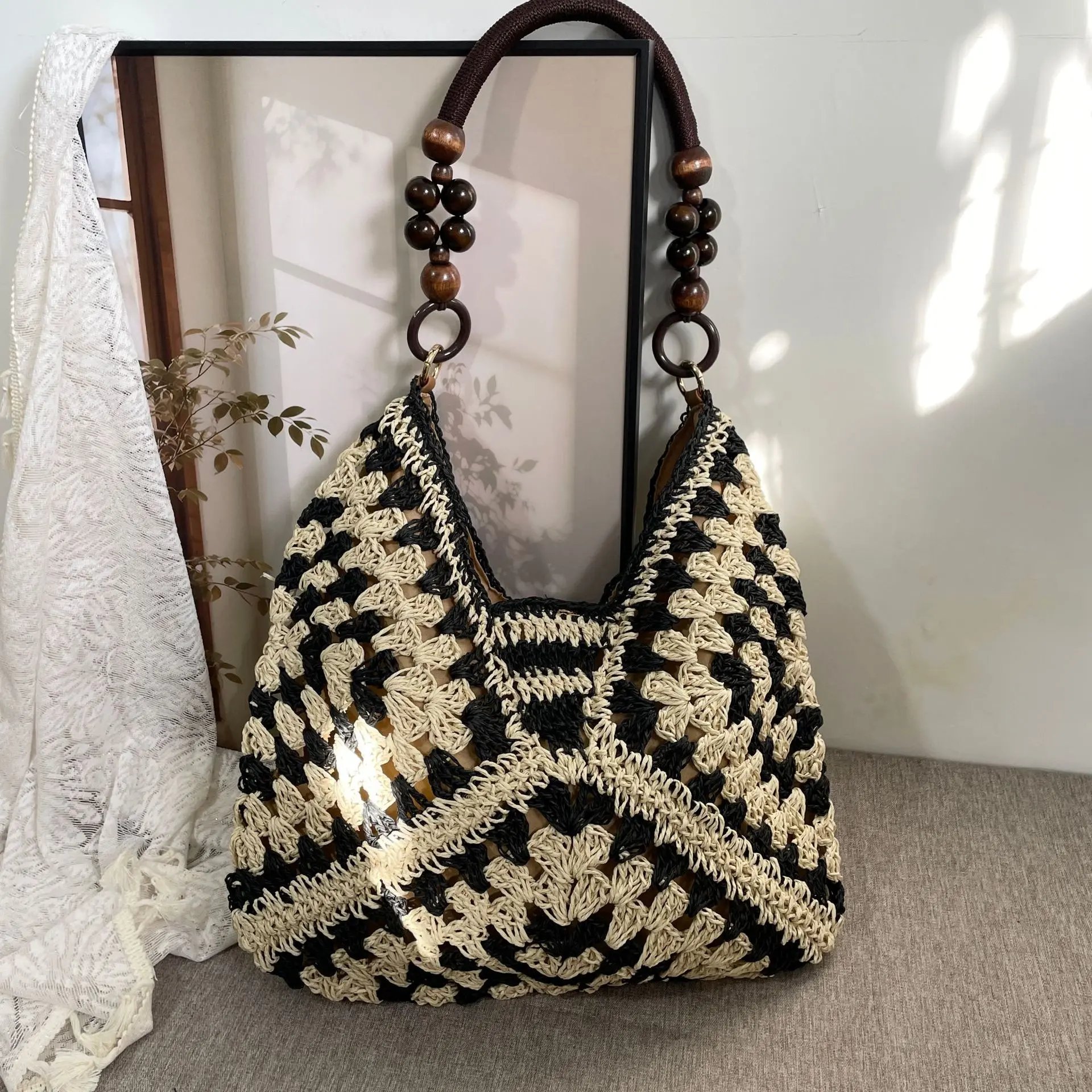 🌴 Hand-Woven Straw Bag | Unique Artisanal Design