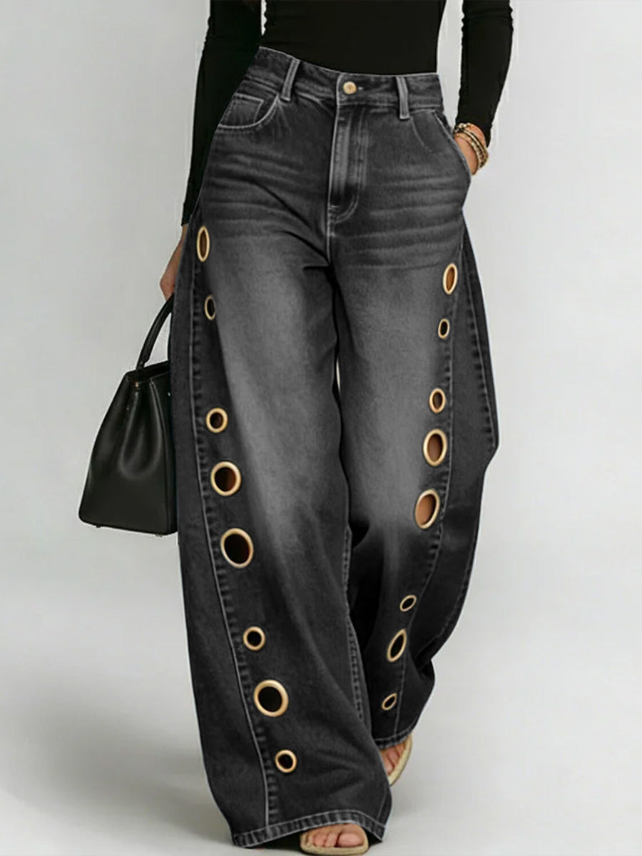 High-waisted, unbuttoned, geometric hollow-pocket jeans with split-seam detailing.