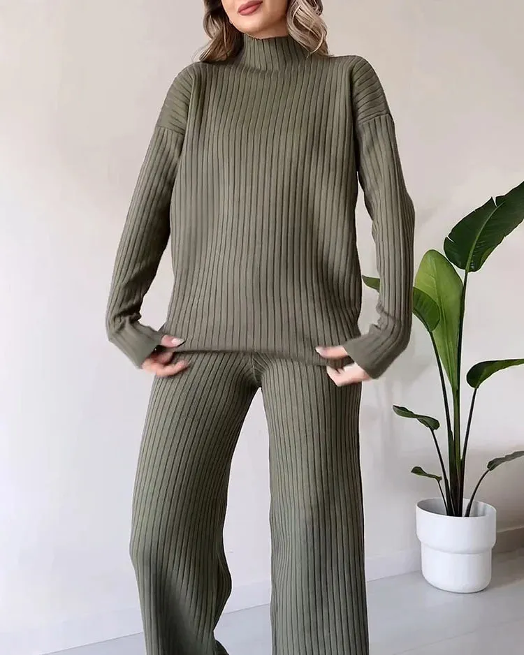 Stylish two-piece set with a slit for effortless casual style