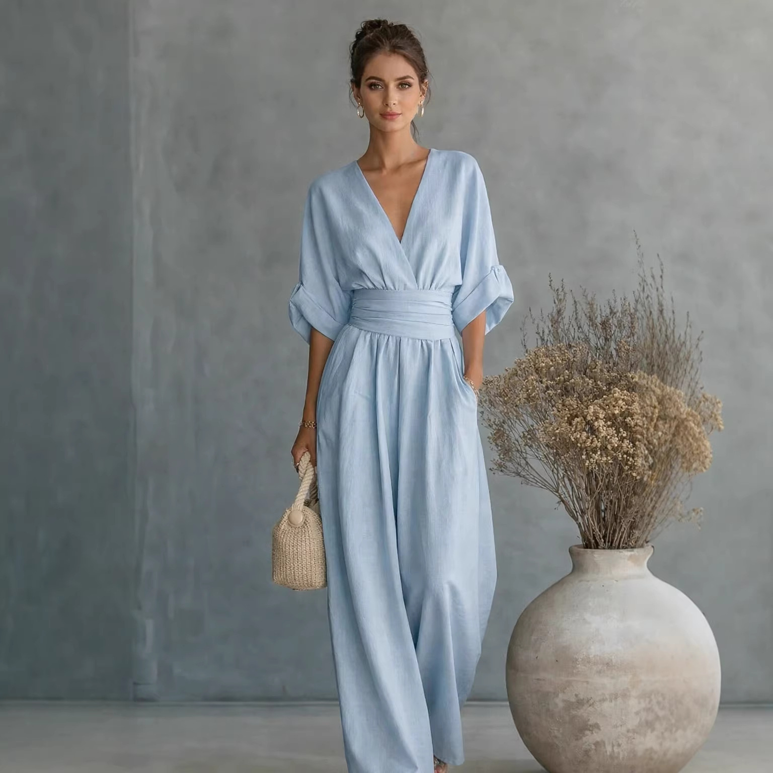 Elegant long dress for summer, suitable for banquets, weddings, and parties.