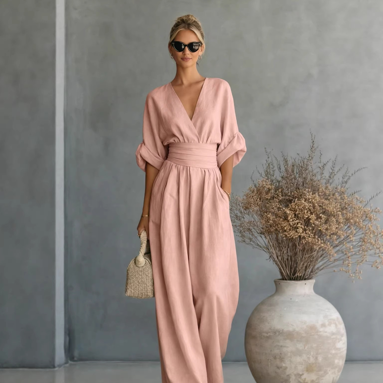 Elegant long dress for summer, suitable for banquets, weddings, and parties.