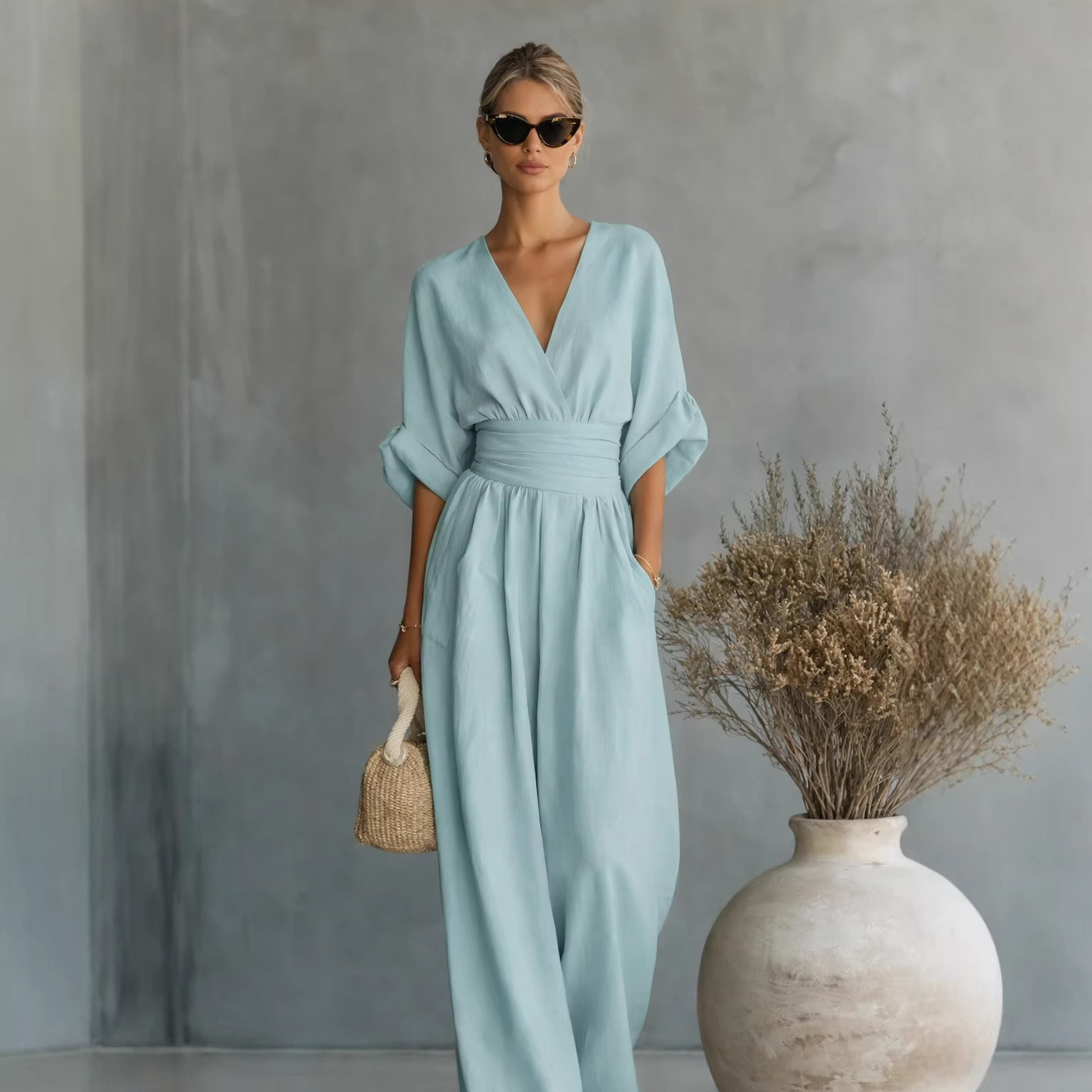 Elegant long dress for summer, suitable for banquets, weddings, and parties.