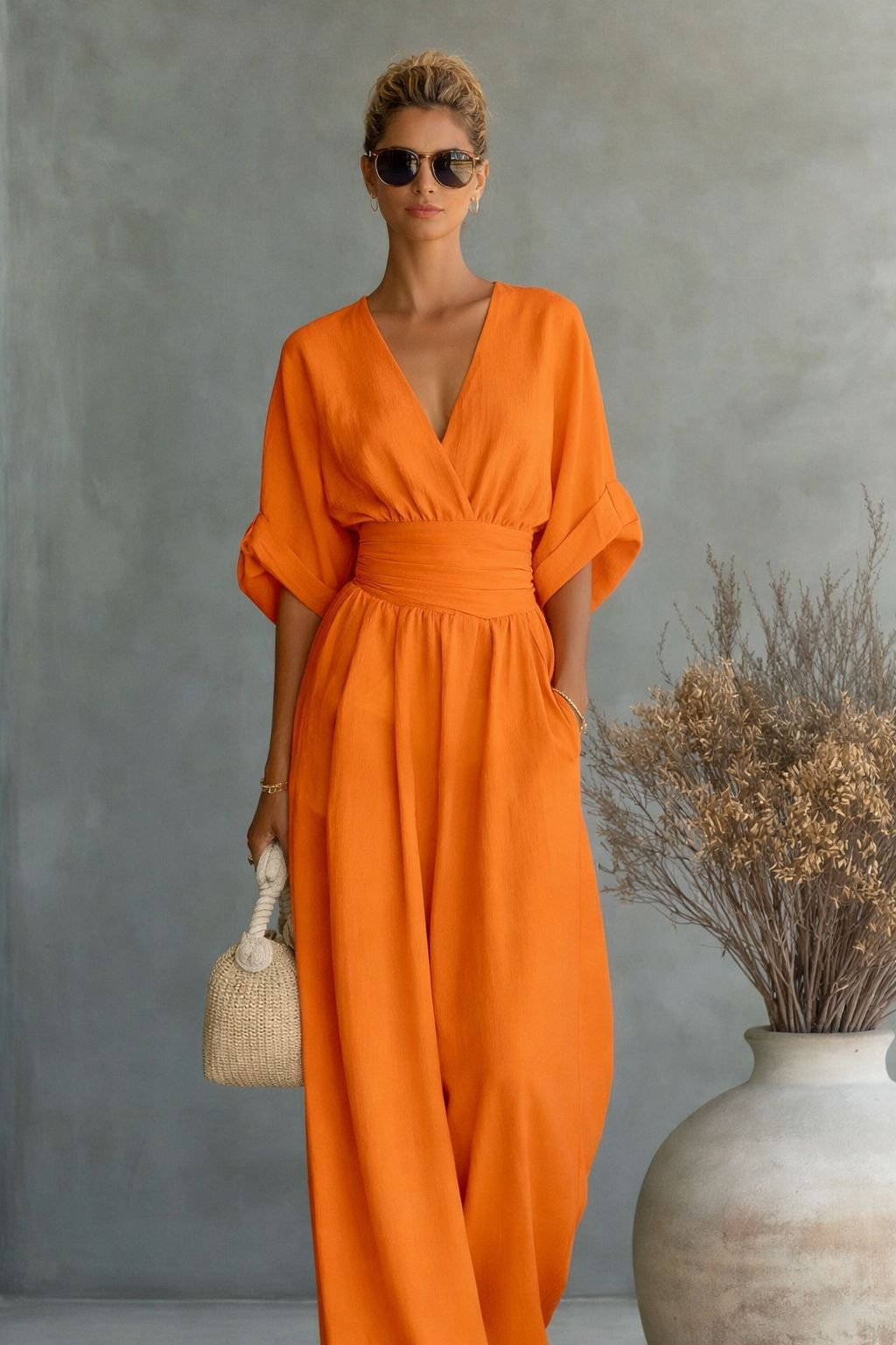 Elegant long dress for summer, suitable for banquets, weddings, and parties.