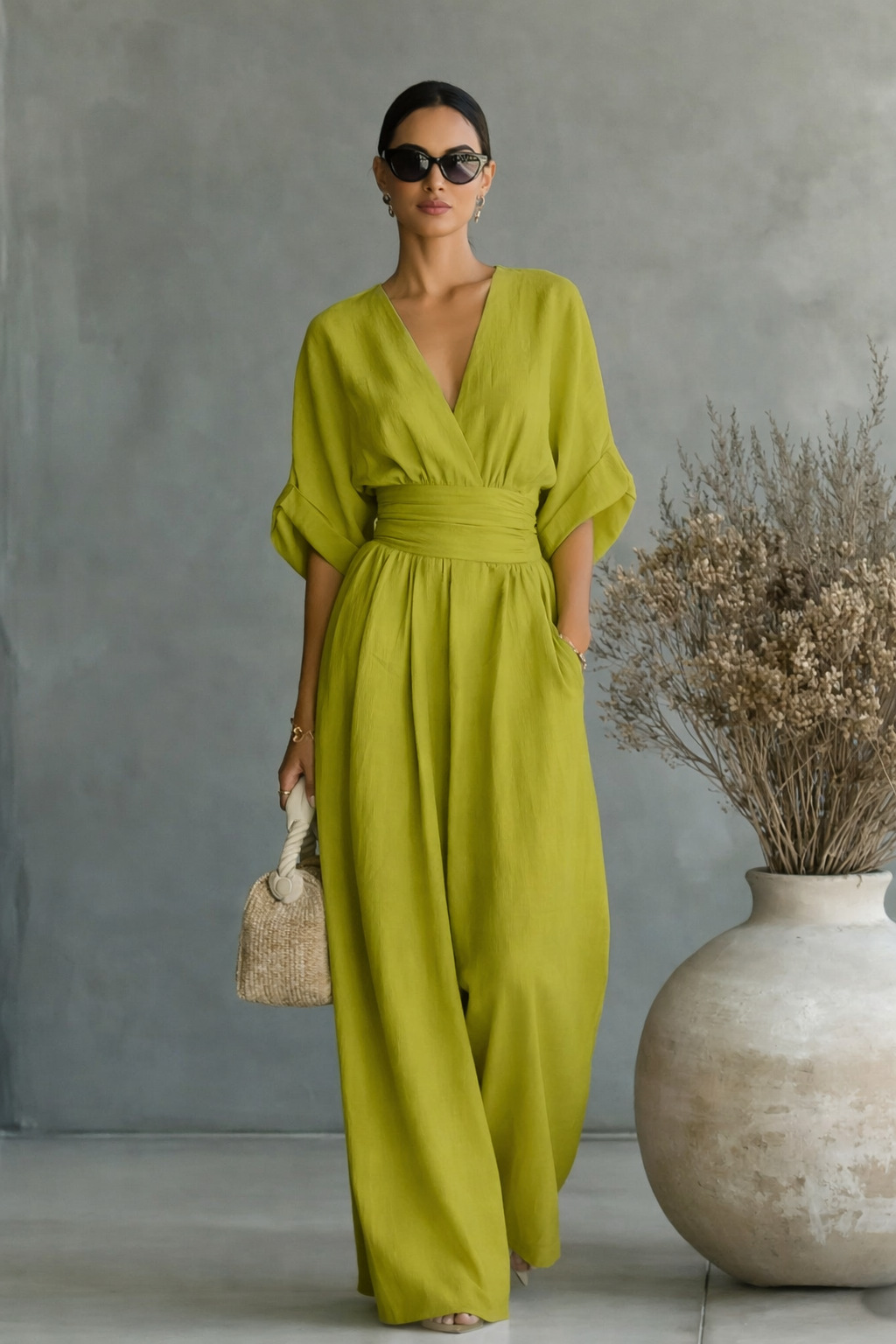 Elegant long dress for summer, suitable for banquets, weddings, and parties.