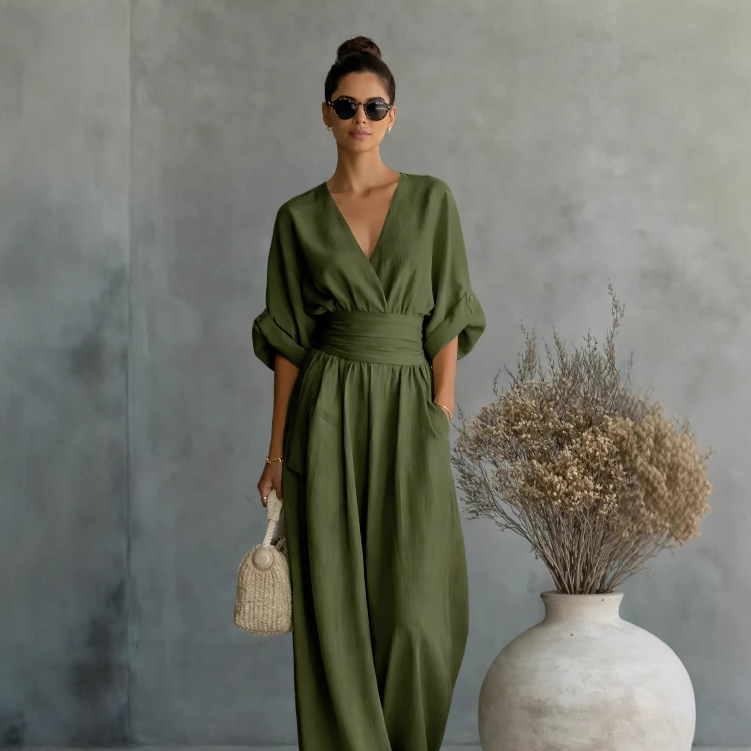 Elegant long dress for summer, suitable for banquets, weddings, and parties.