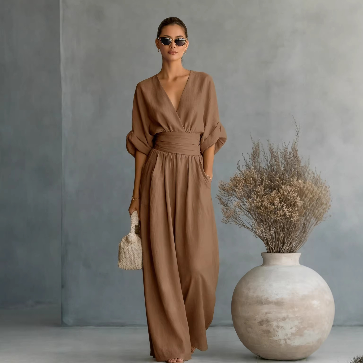 Elegant long dress for summer, suitable for banquets, weddings, and parties.