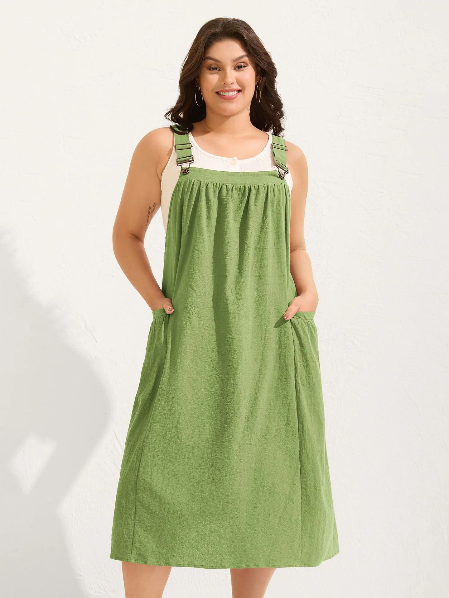 A loose-fitting overall dress that makes you look slimmer.