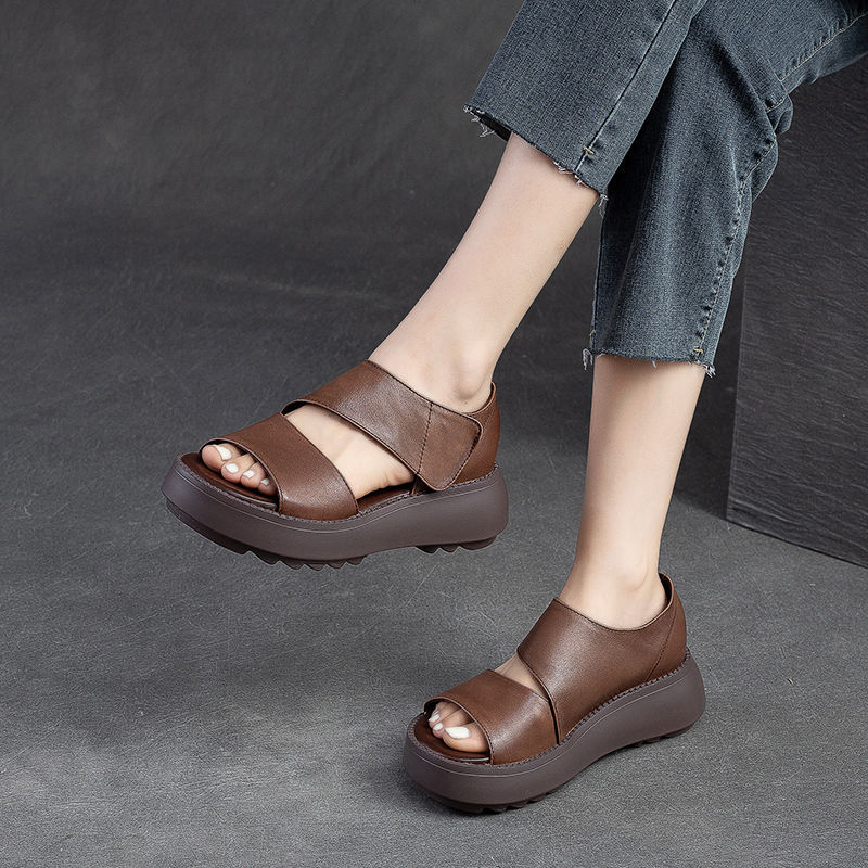 Retro Velcro women's sandals to relieve foot pain.