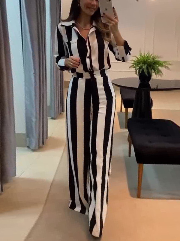 This stylish striped outfit is suitable for both casual wear and work.