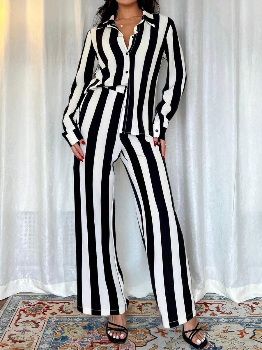 This stylish striped outfit is suitable for both casual wear and work.