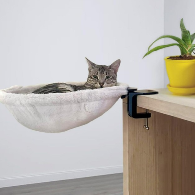 Cat Hammock, super strong load-bearing capacity, let your cat keep you company while you work or play games.