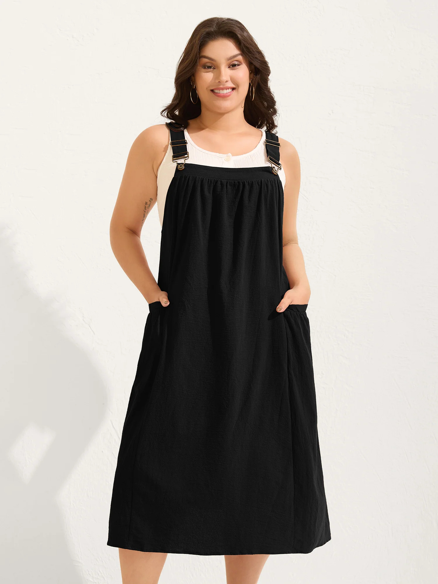 A loose-fitting overall dress that makes you look slimmer.